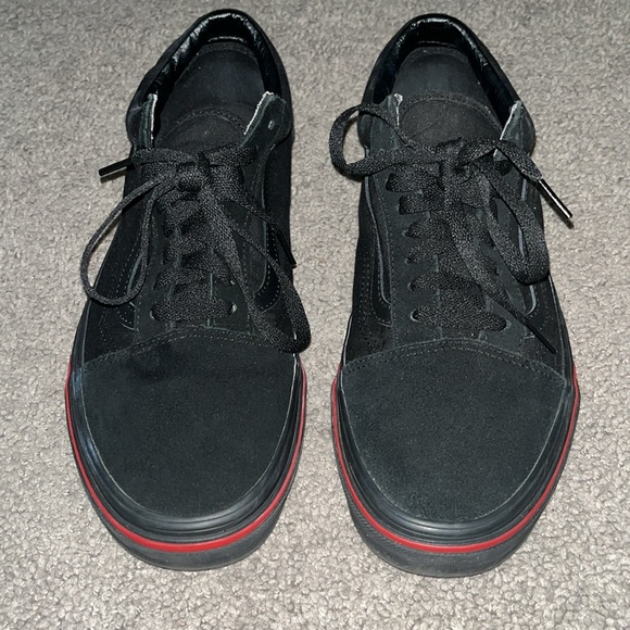 Old Skool Black Vans w/ flames on the sides. Size 11.5 - Picture 2 of 8